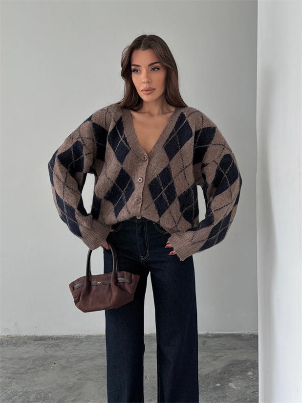 V Yaka Baklava Desenli Düğmeli Hırka - Vizon