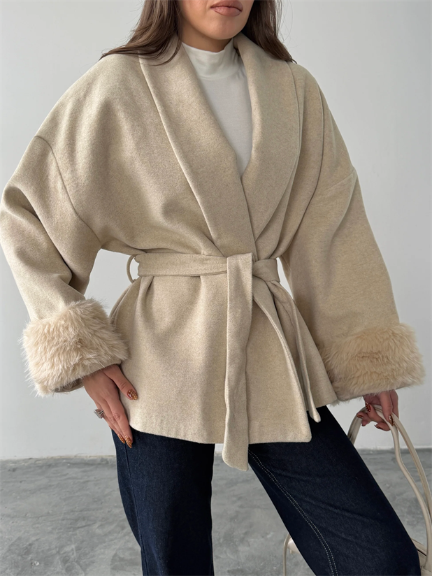 Kolları Kürklü Kuşaklı Kaşe Kaban  - Taş