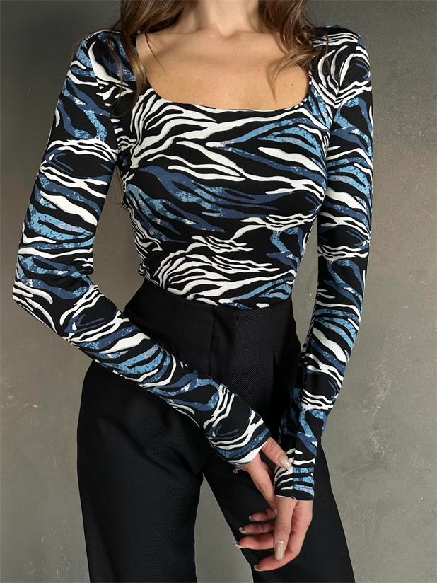 Kare Yaka Desenli Bluz Mavi Ebruli - Mavi