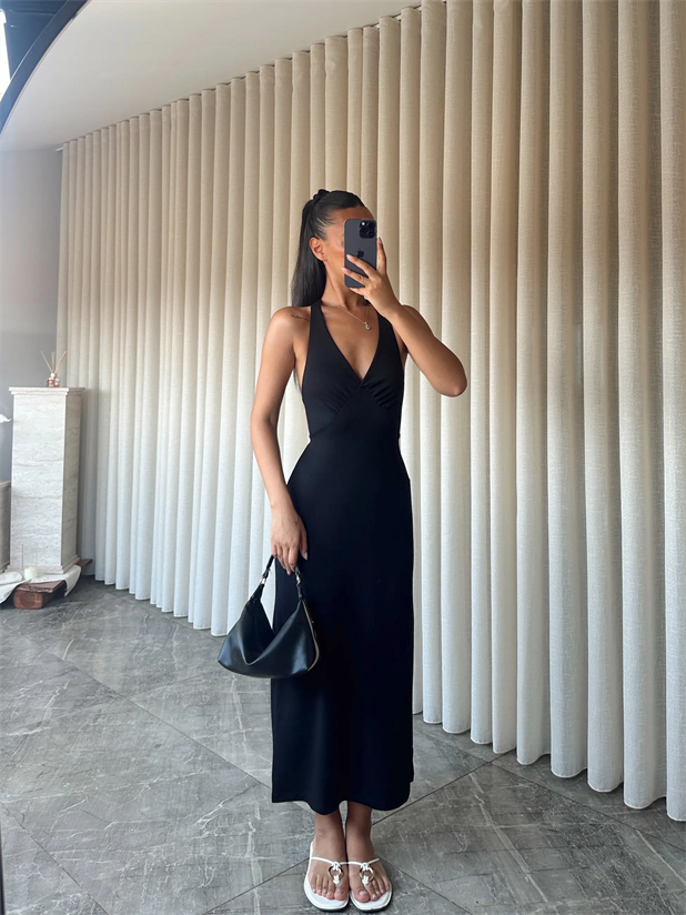 Boyundan Geçmeli Sırt Bağlamalı Elbise - Siyah