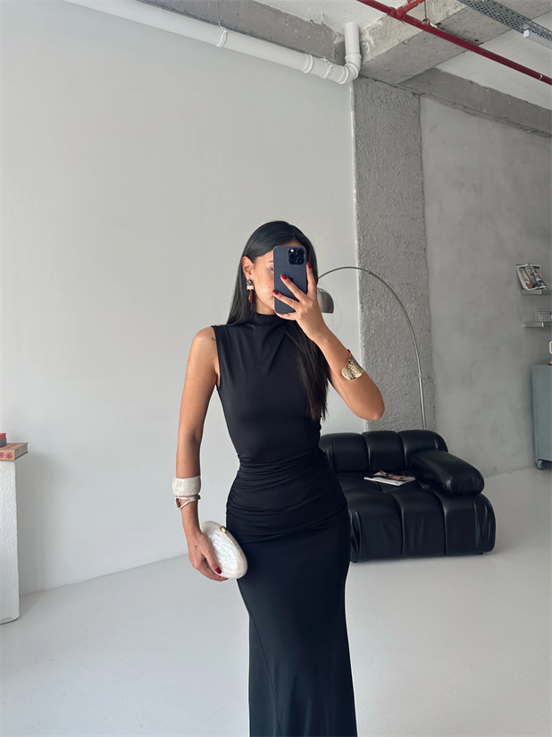 Kolsuz Drapeli Maxi Elbise - Siyah