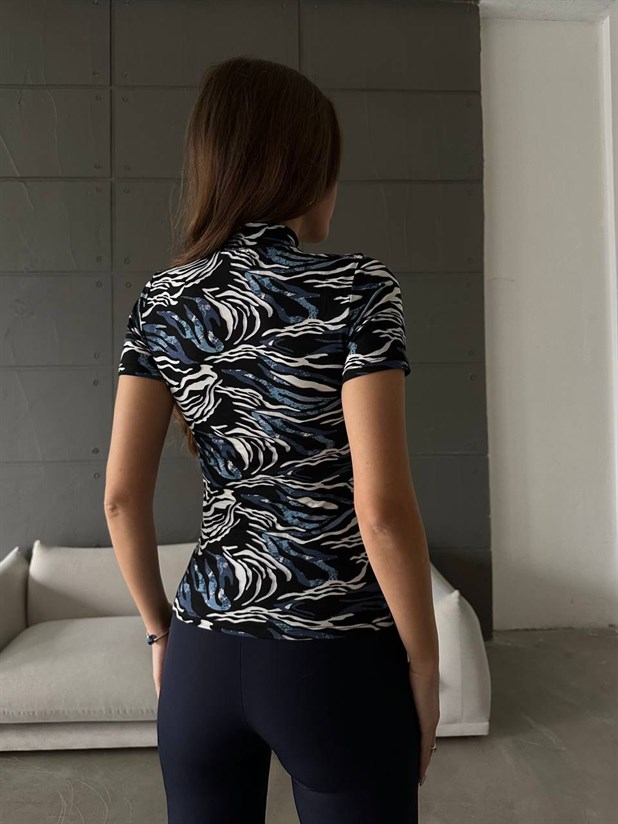 Dik Yaka Desenli Kısa Kol Bluz - Mavi Batik