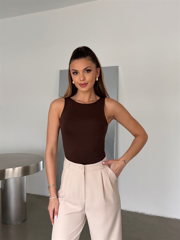 Düz Yaka Sıfır Kol Bluz - Kahve