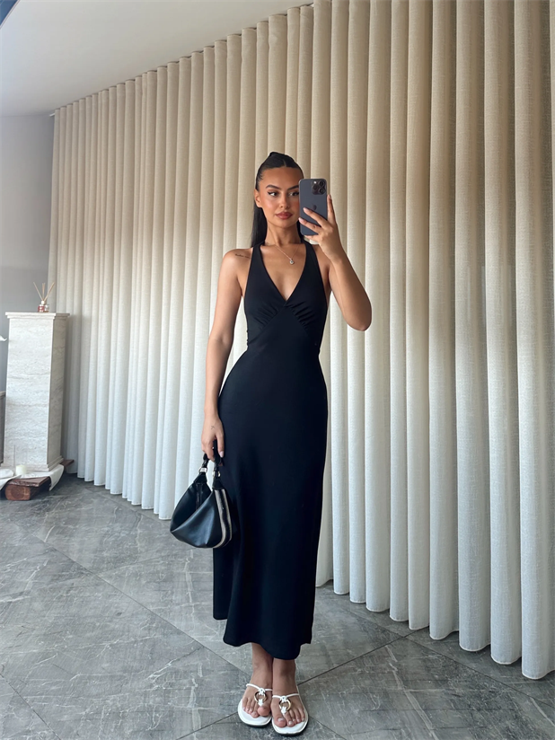 Boyundan Geçmeli Sırt Bağlamalı Elbise - Siyah