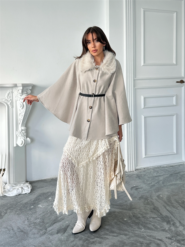 Yakası Kürklü Panço - Ekru