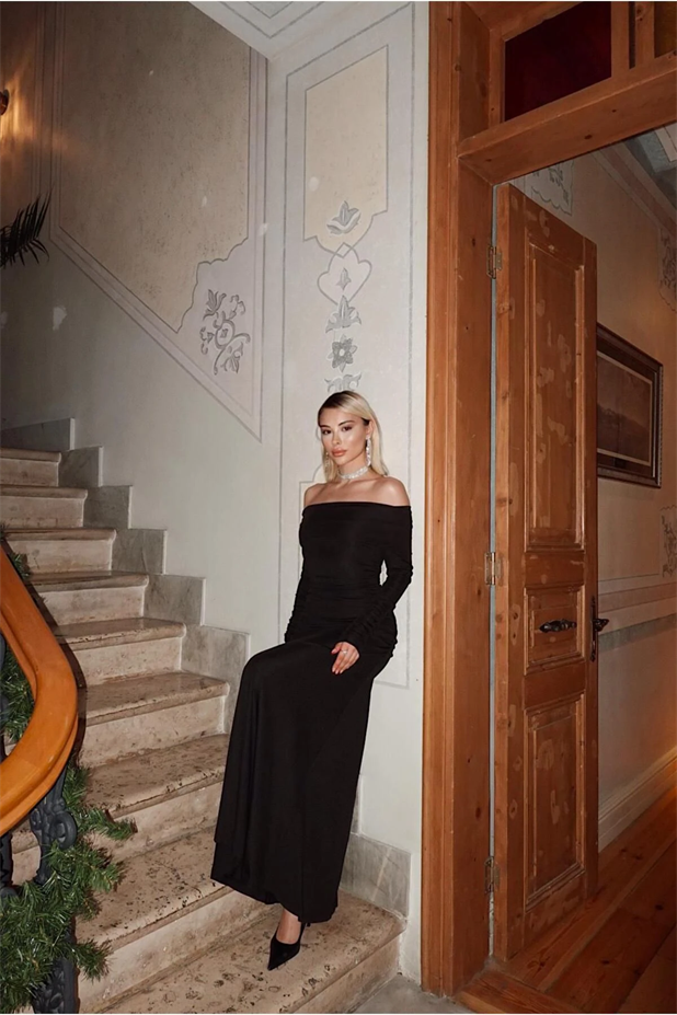 Madonna Yaka Uzun Elbise Siyah - Siyah