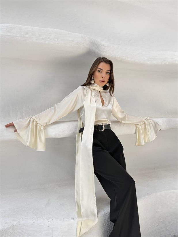 Fular Detay İspanyol Kol Saten Bluz - Taş