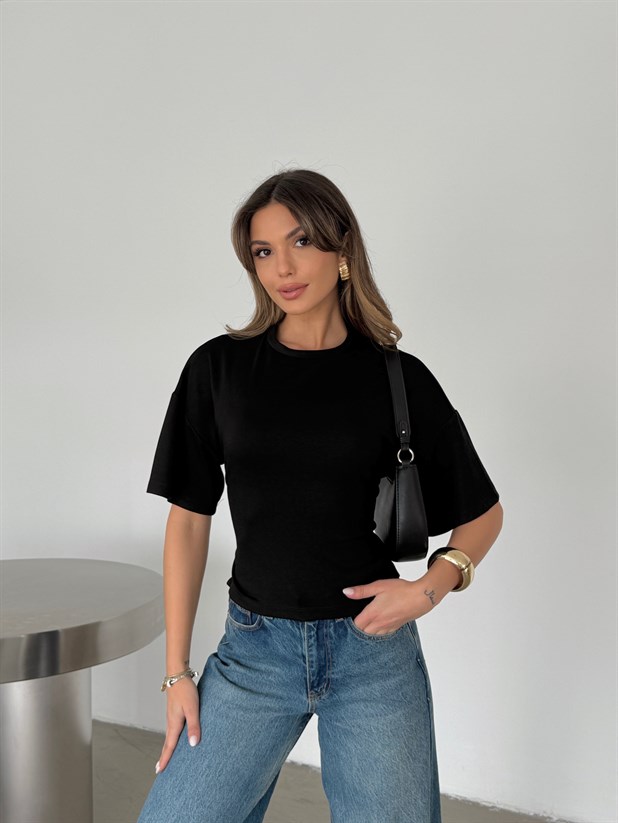 Bisiklet Yaka Biyeli Modal Bluz - Siyah