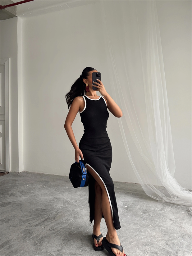 Biyeli Yan Yırtmaç Maxi Elbise - Siyah