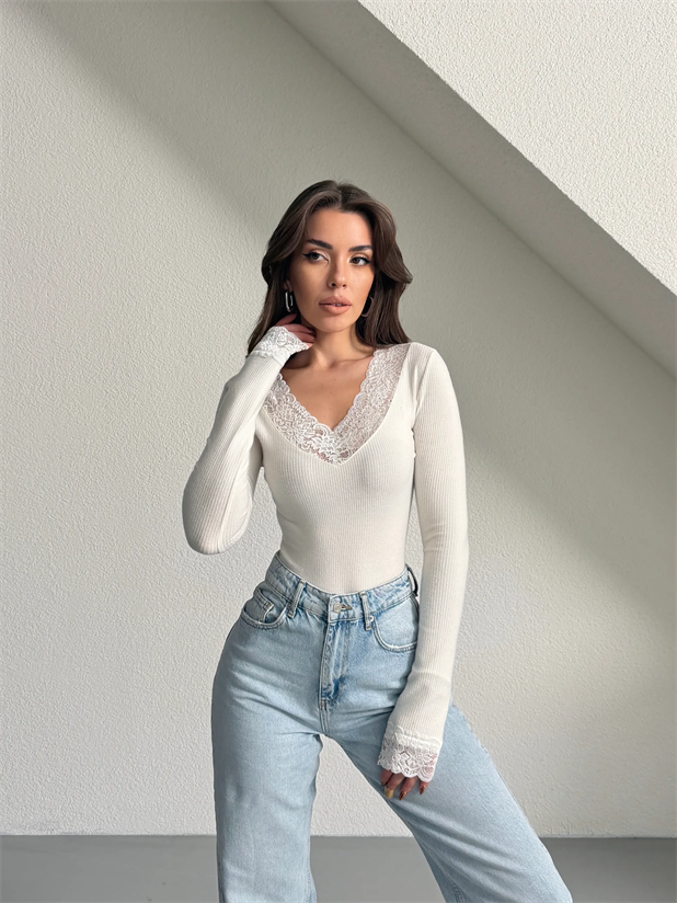 Yaka Ve Kol Dantel Bluz - Beyaz