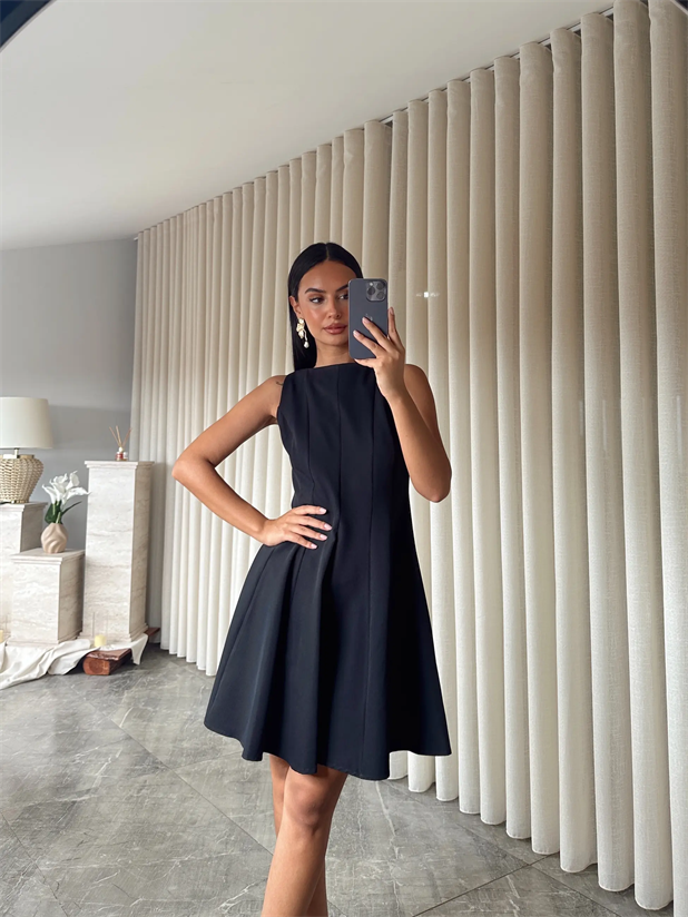 Kolsuz Kloş Elbise - Siyah