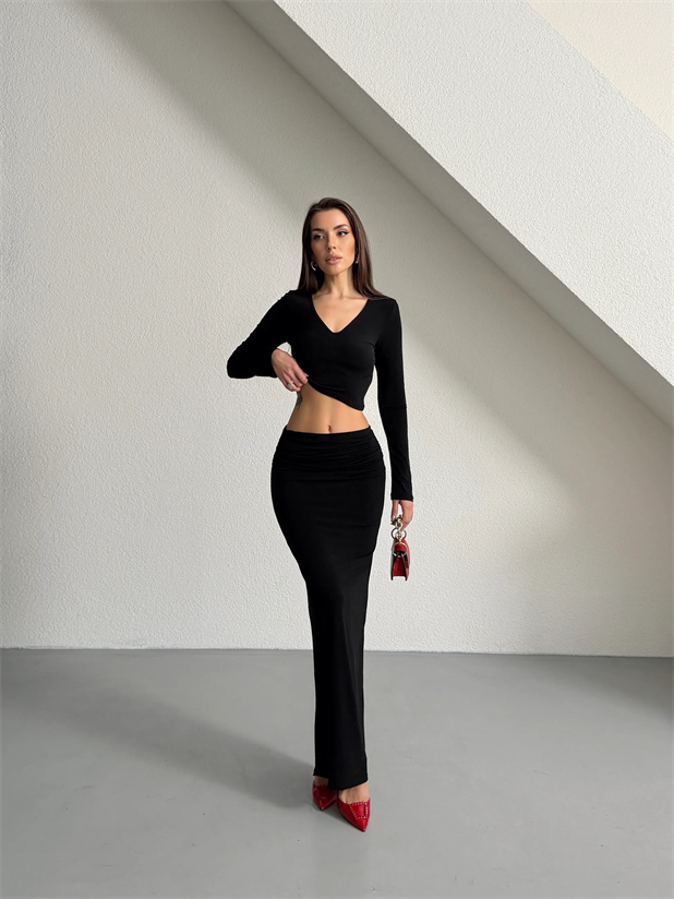 V Yaka Eteği Drapeli Takım - Siyah