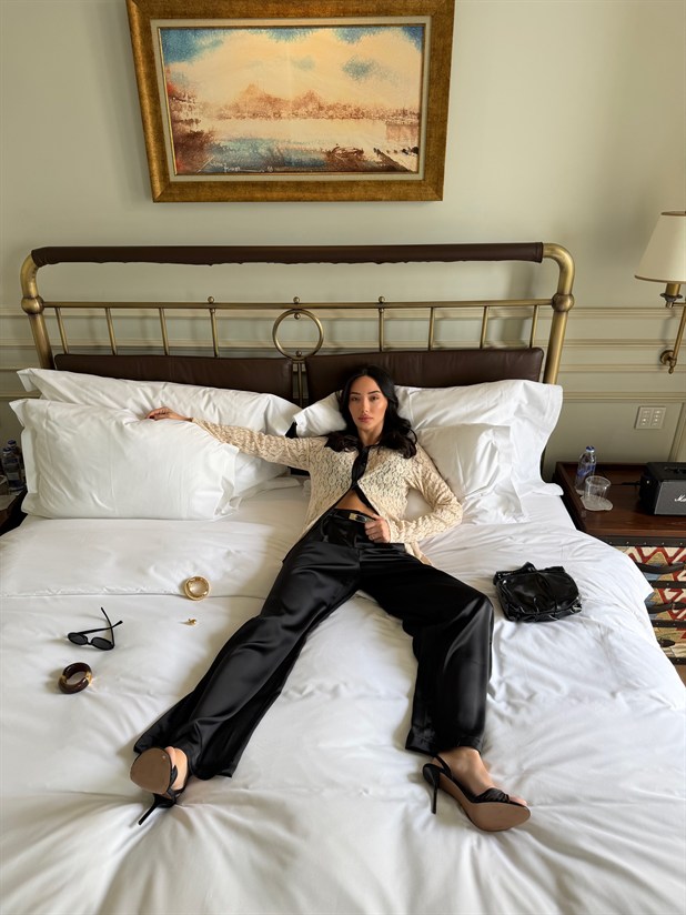 Dantelli Gömlekli Takım - Vizon