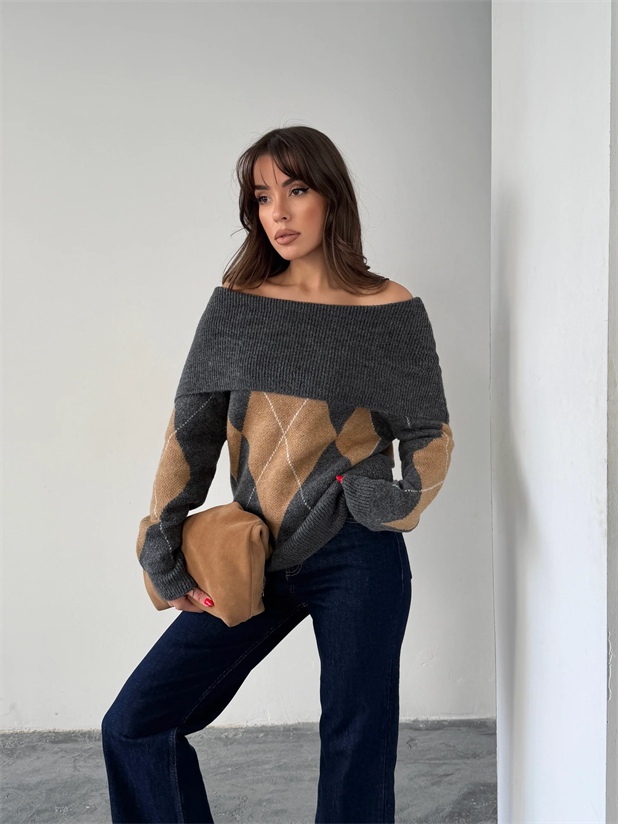 Baklavalı Madonna Yaka Kazak - Füme