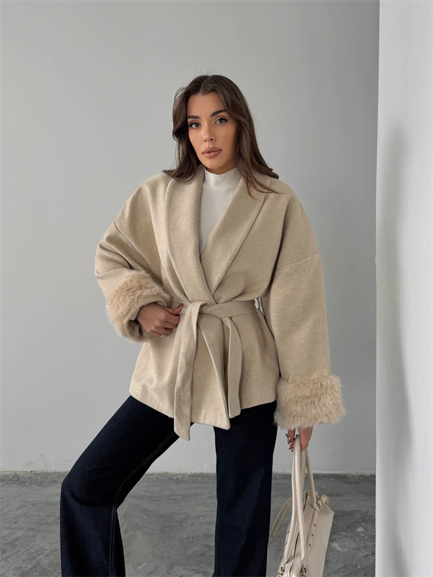 Kolları Kürklü Kuşaklı Kaşe Kaban  - Taş