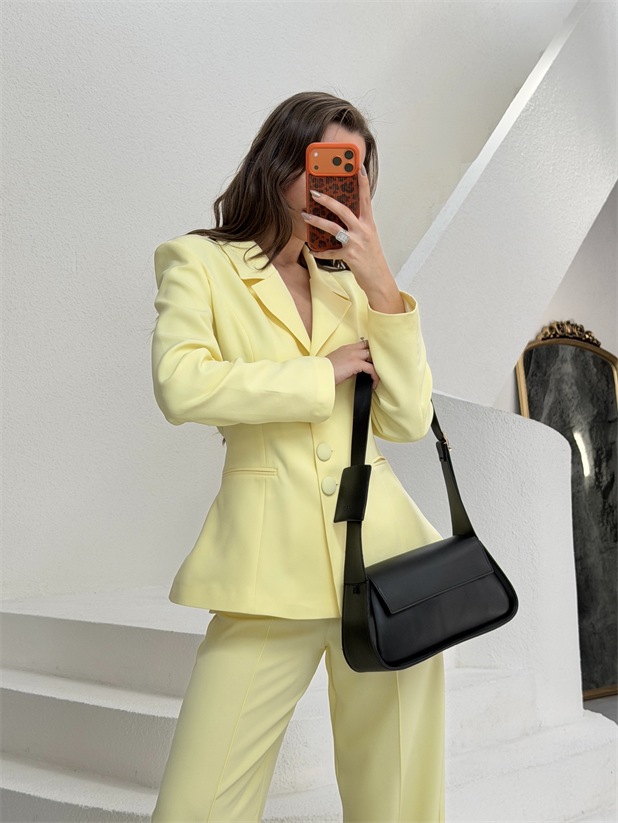 Aksesuar Detaylı Omuz Çantası - Siyah