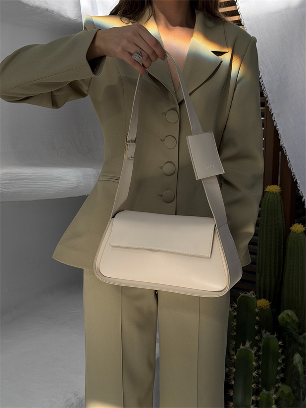 Aksesuar Detaylı Omuz Çantası - Bej