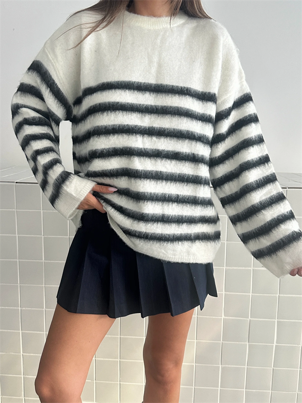 Bisiklet Yaka Çizgili Kazak - Siyah