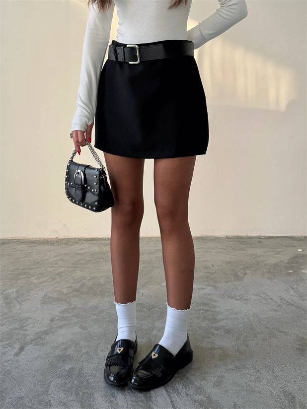 İçi Şortlu Kemerli Etek - Siyah