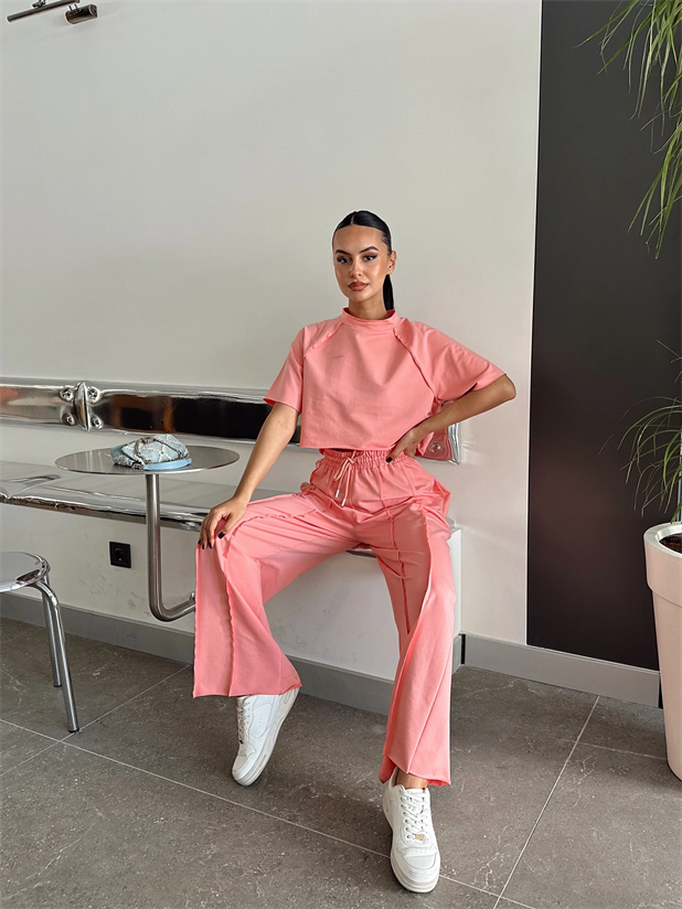 Ters Dikiş Detay Crop Takım - Yavruağzı