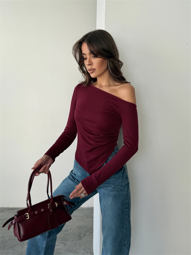 Kayık Yaka Asimetrik Bluz - Bordo