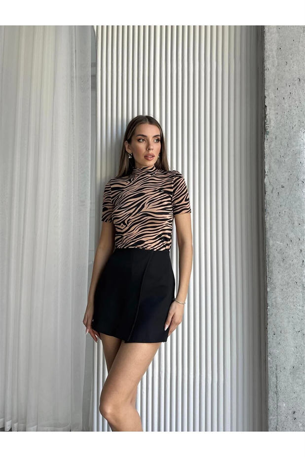 Dik Yaka Desenli Kısa Kol Bluz Taba Zebra - Taba-Zebra
