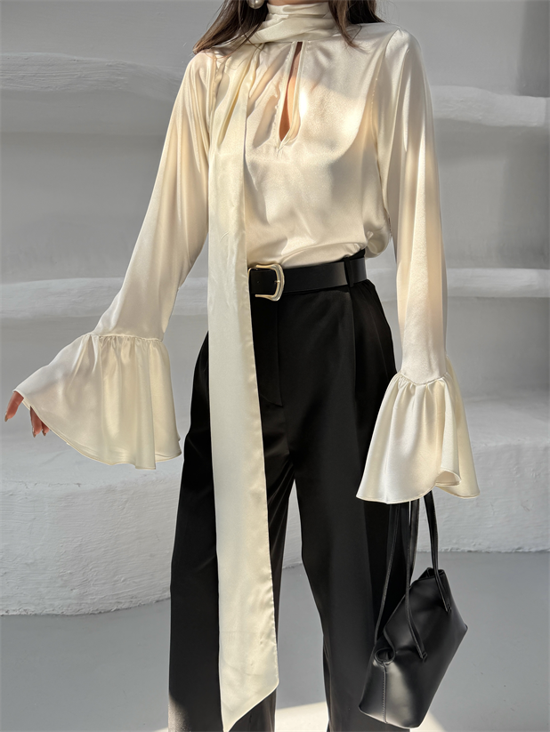 Fular Detay İspanyol Kol Saten Bluz - Taş