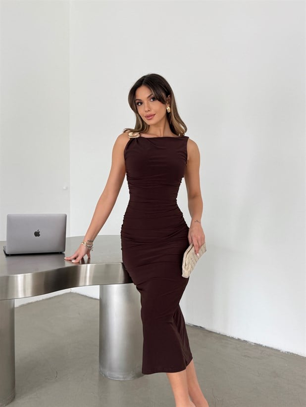 Sırtı Açık Omuz Toka Detaylı Elbise - Kahve