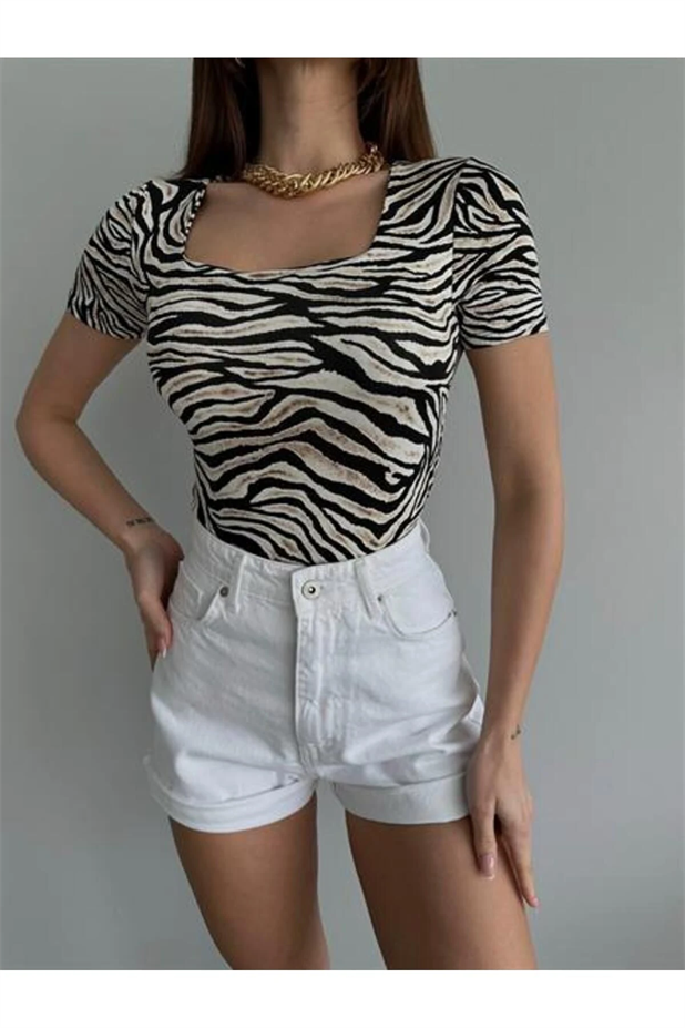 Desenli Kare Yaka Kısa Kol Bluz Kaplan Desen - Kaplan Desen