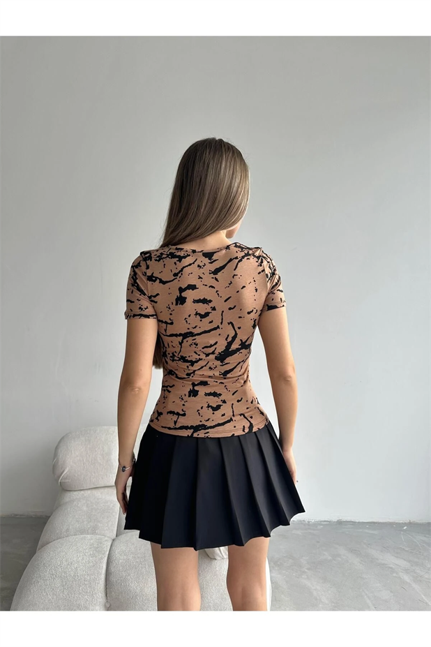 Desenli Kare Yaka Kısa Kol Bluz Vizon Batik - Vizon