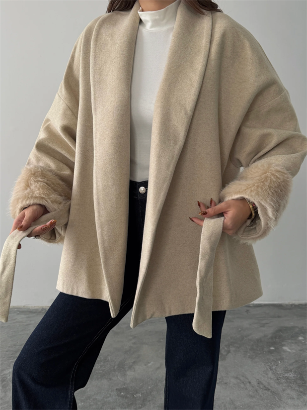 Kolları Kürklü Kuşaklı Kaşe Kaban  - Taş