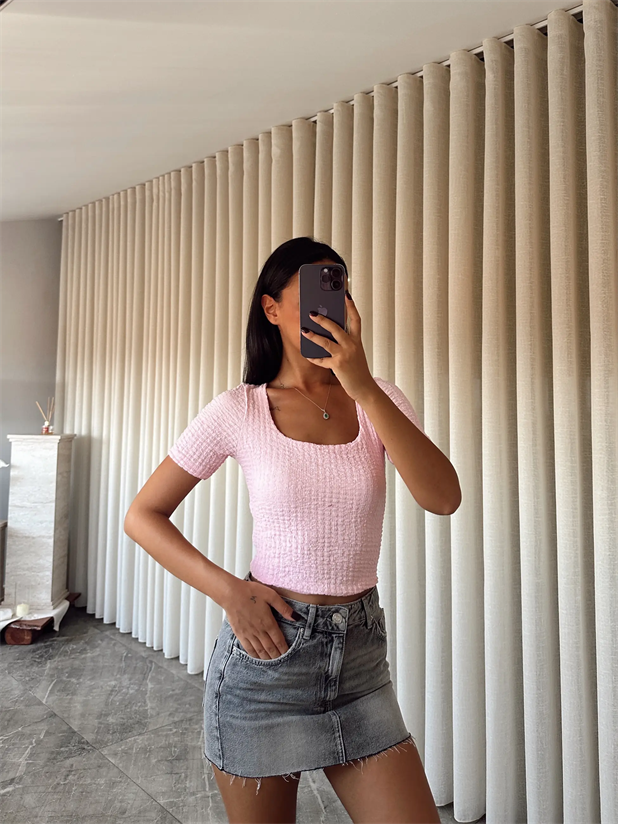 Kare Yaka Kabartmalı Crop - Pembe