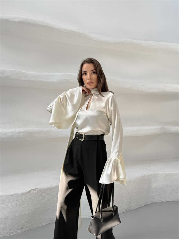 Fular Detay İspanyol Kol Saten Bluz - Taş