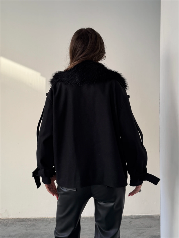 Apolet Detay Kürklü Kaşe Mont  - Siyah