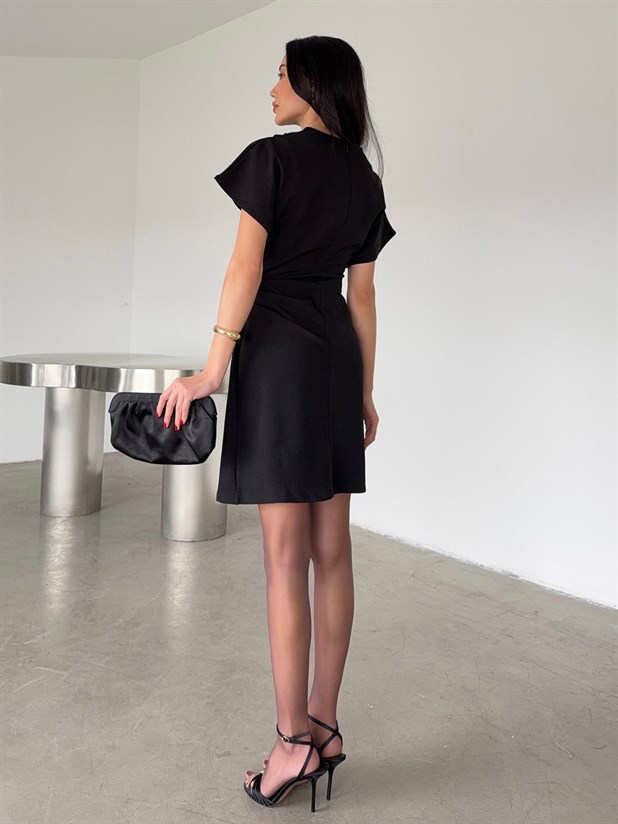 Bel Oturtmalı Yarasa Kol Krep Elbise - Siyah