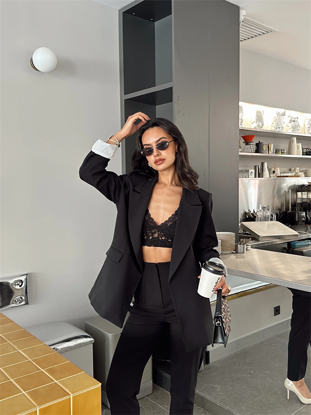 Astar Detaylı Kulplu Ceket  - Siyah