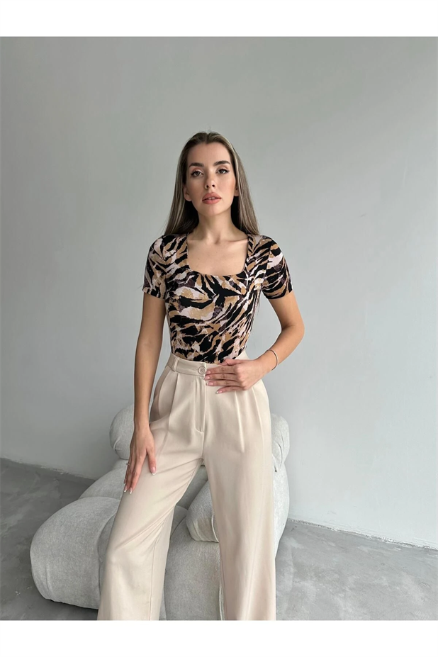 Desenli Kare Yaka Kısa Kol Bluz Kahve-Vizon - Kahve-Vizon