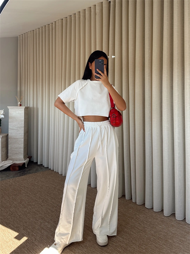 Ters Dikiş Detay Crop Takım - Beyaz