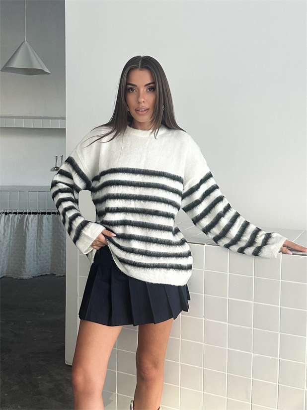 Bisiklet Yaka Çizgili Kazak - Siyah