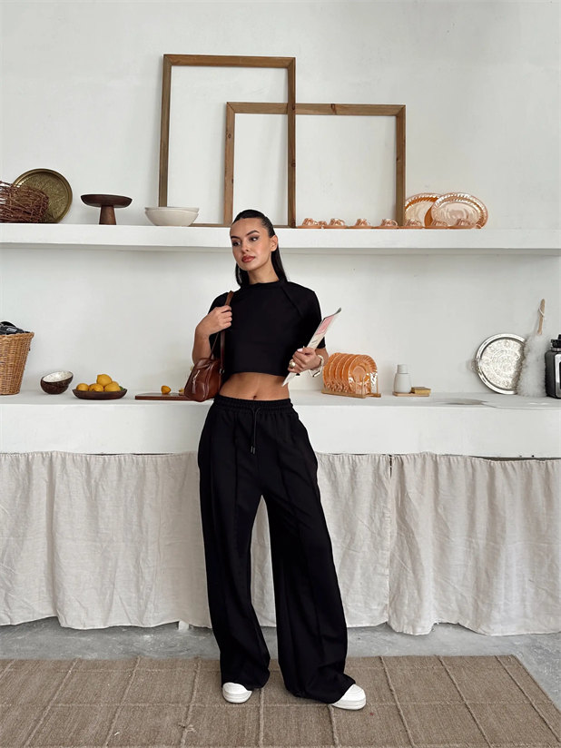 Ters Dikiş Detay Crop Takım - Siyah