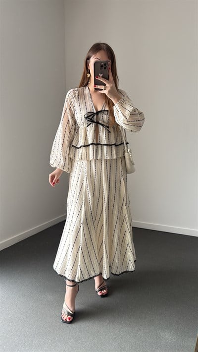 Amara Krem Siyah Dikişli Romantik Yelek Ve Etek Takımı