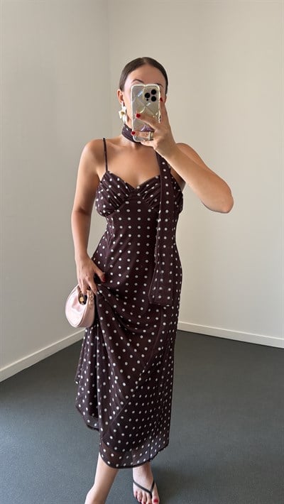 Date Kahve Puantiyeli Fularlı Askılı Maxi Elbise