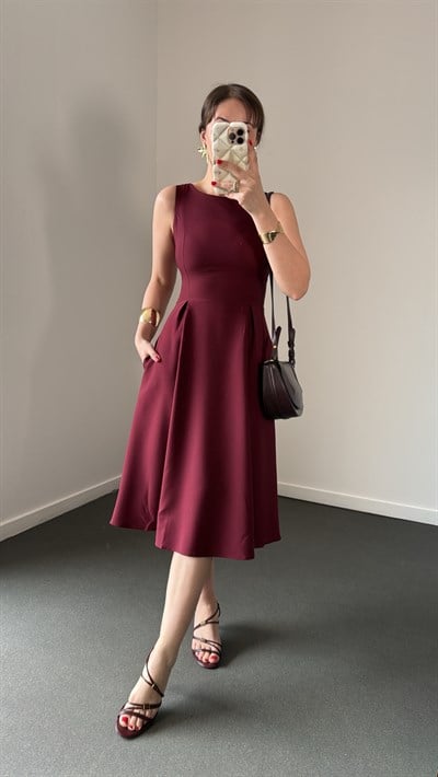 Müge Bordo Bisiklet Yaka Pileli Kloş Midi Elbise