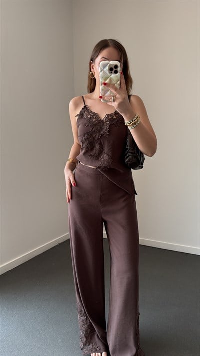Shebnem Kahve Modal Dantelli Bluz Ve Pantolon Takımı