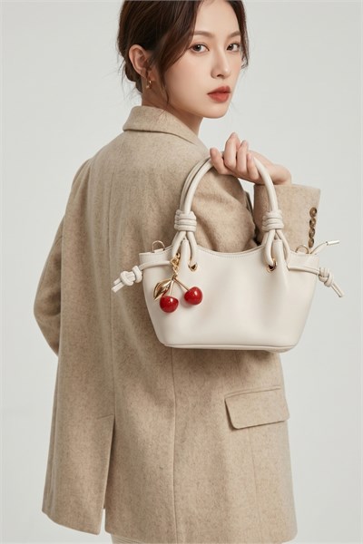 Cherry Charmlı Model Küçük Boy Deri Kadın El ve Omuz Çantası Krem