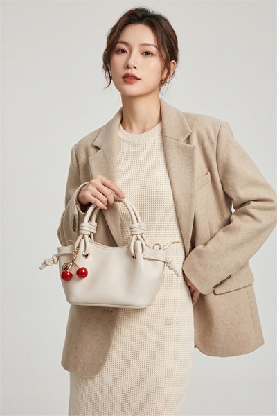 Cherry Charmlı Model Küçük Boy Deri Kadın El ve Omuz Çantası Krem