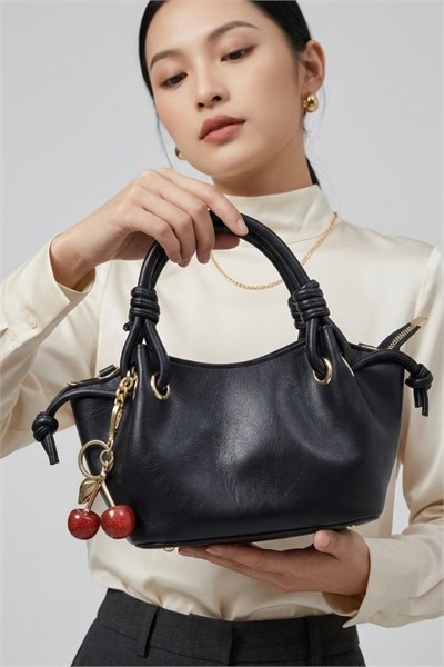 Cherry Charmlı Model Küçük Boy Deri Kadın El ve Omuz Çantası Siyah