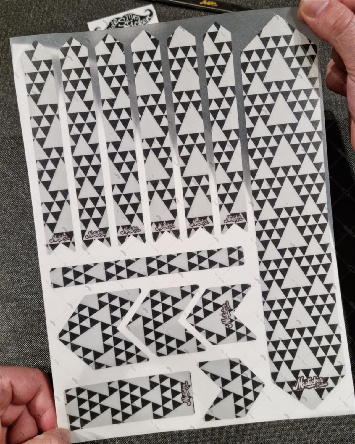BCY27 Reflektif Koruyucu Sticker Seti Ucgen Desen