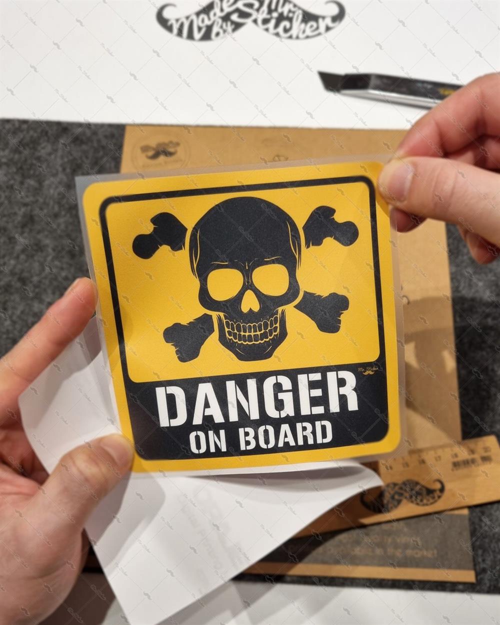 BOB6 Danger On Board Etiketi