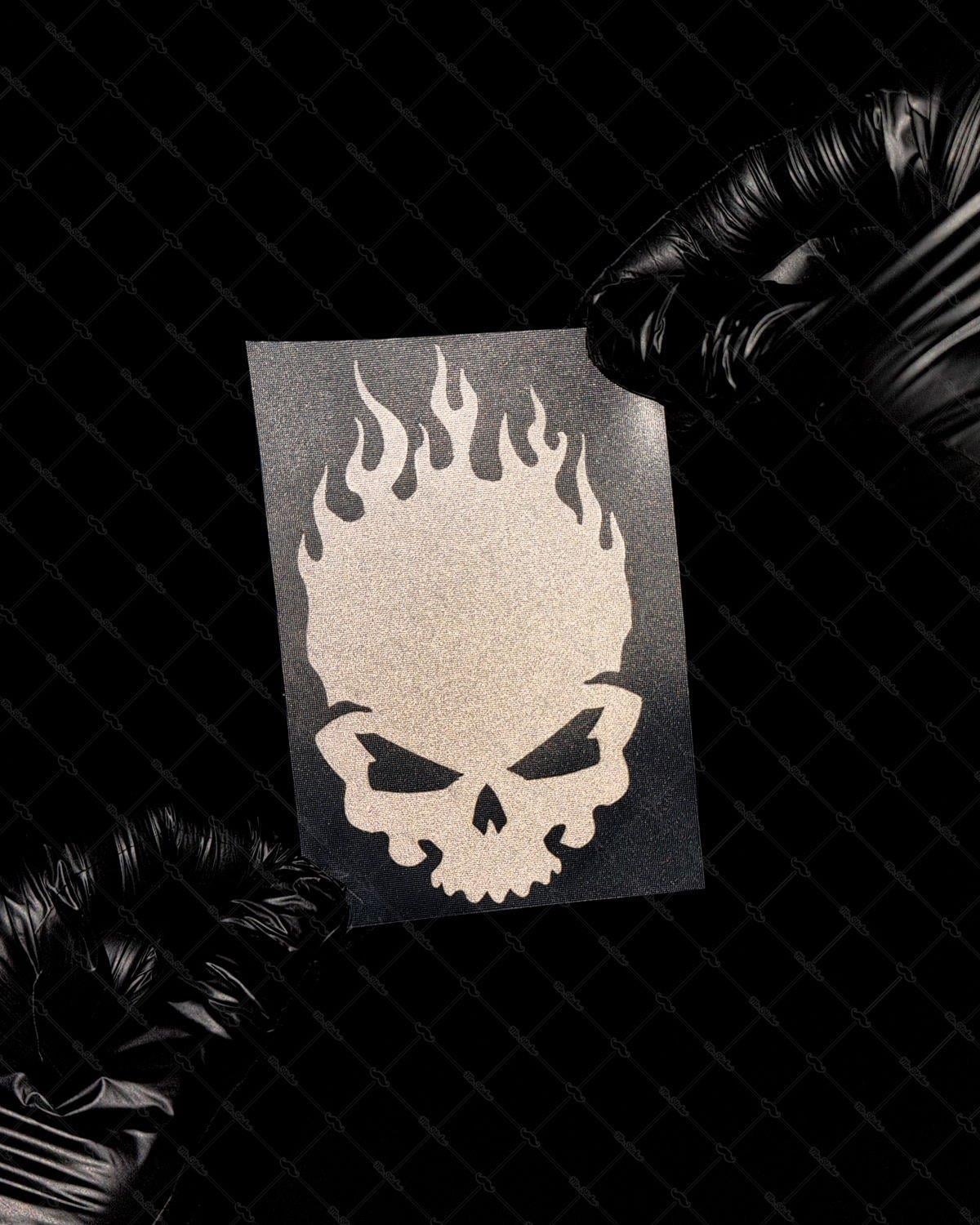 RFBK31 Siyah Reflektif Alevli Kurukafa Etiketi